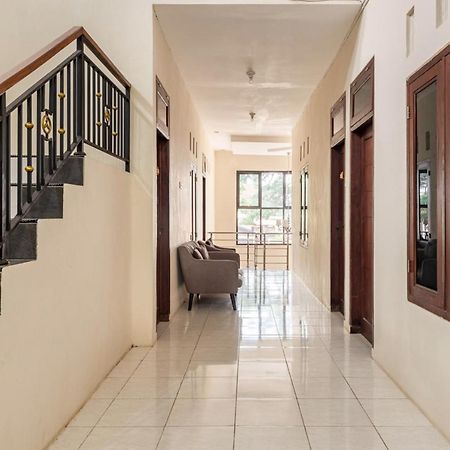 Hotel Reddoorz Near Dino Park Malang Exterior foto