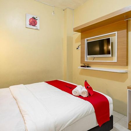 Hotel Reddoorz Near Dino Park Malang Exterior foto