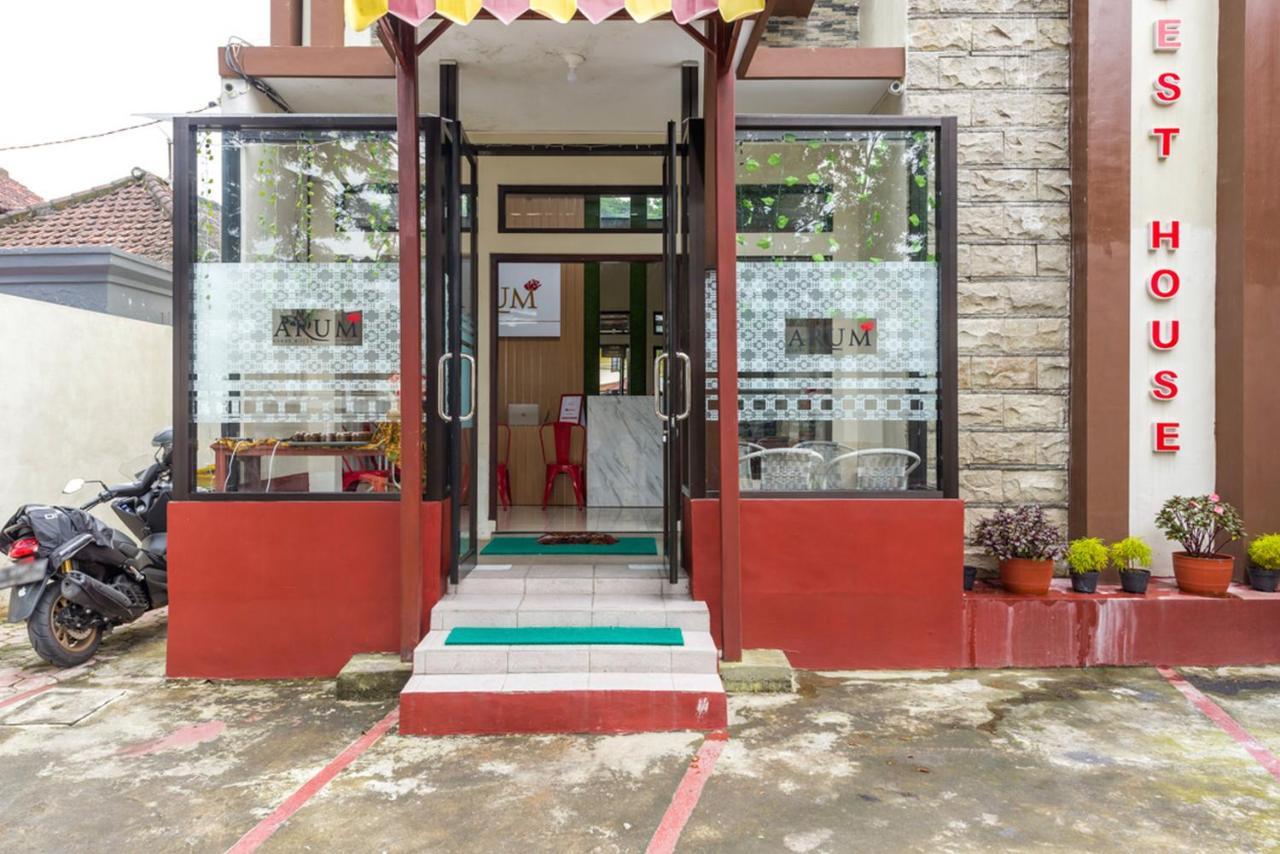 Hotel Reddoorz Near Dino Park Malang Exterior foto